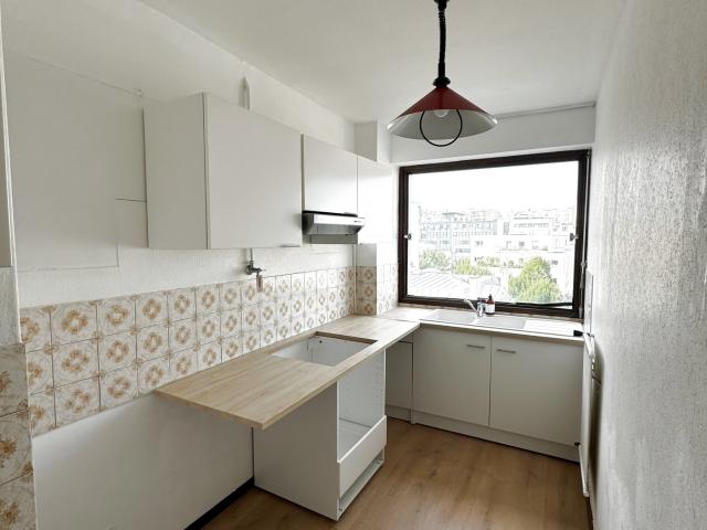 Vaste 2 pièces de 54 m² avec balcon plein sud ! Jolie vue sur la Défense !