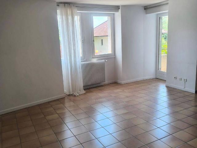 VASTE T4 EN TRIPLEX, AU CALME, AVEC TERRASSE, GARAGE, PLACES PARKING ET BUANDERIE