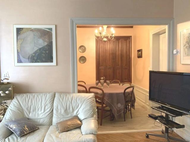 Vaste appartement bourgeois à fort potentiel
