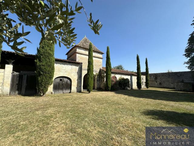 Vaste Demeure De Maitre 455m² Archiac