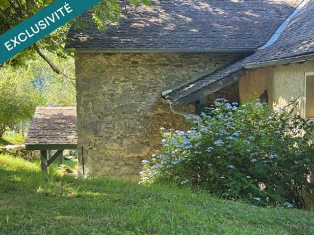 Vaste domaine de montagne, maison, gîte et granges