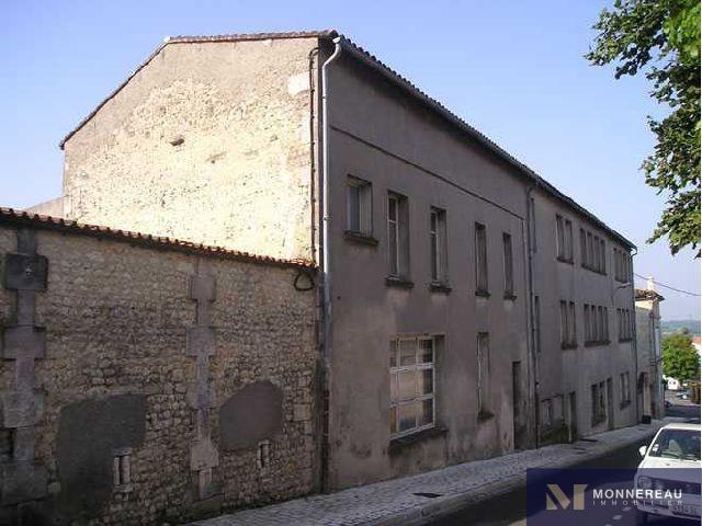 Vaste Ensemble Immobilier 1700m² Barbezieux Saint Hilaire