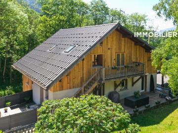 Vaste maison avec 3 appartements, spa et vue montagnes