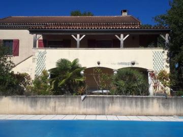 Vaste maison dans un secteur prisé à 10 minutes de Cahors