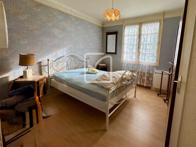 SOUS COMPROMIS _ Vaste Maison de campagne avec dépendances et grand terrain arboré de 3282 m2