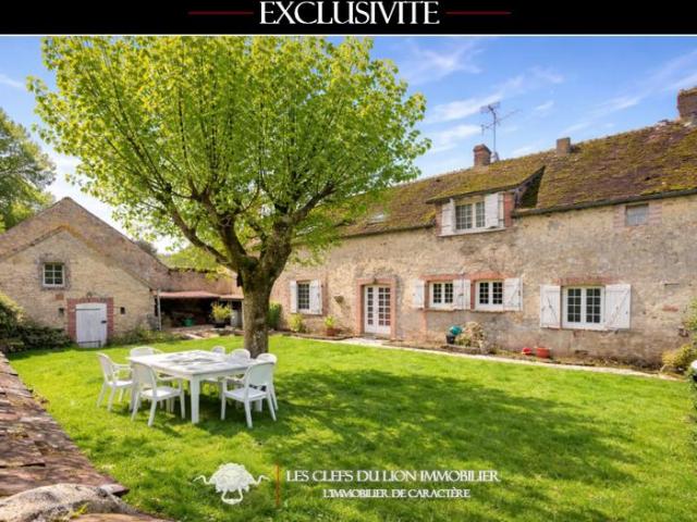 Vaste maison de village avec jardin clos