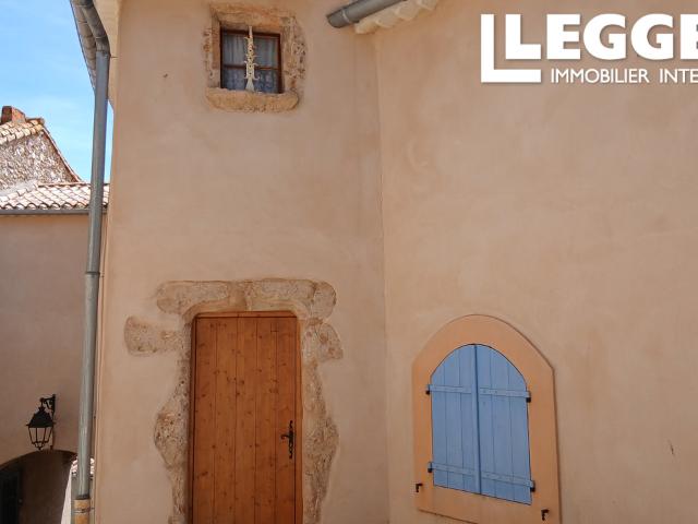 VASTE MAISON DE VILLAGE EN PIERRES AU COEUR DES CALADES