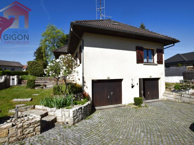 VASTE MAISON FAMILIALE à fort potentiel, fonctionnelle et baignée de lumière, ouvrant sur terrasse et jardin.