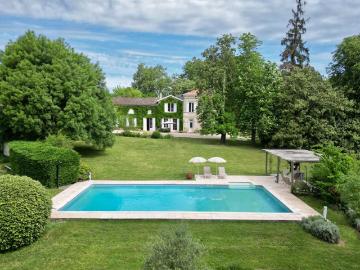 Vaste propriété en pierre dans un parc arboré 488m² Galgon