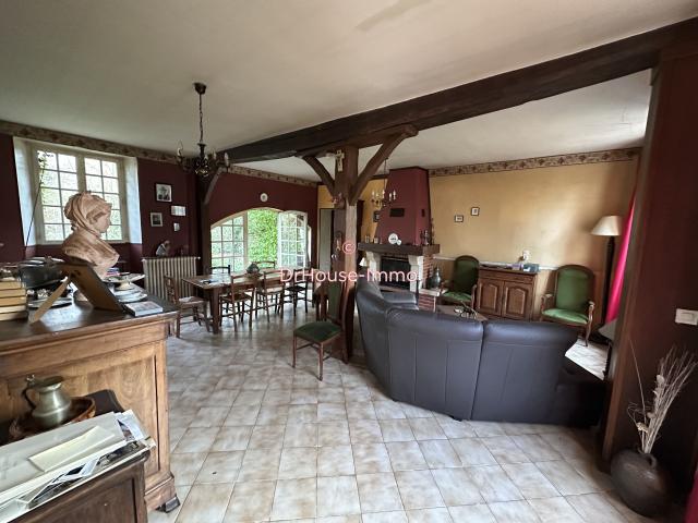 Grande propriété sur un hectare, idéale pour grand gite ou salle de réception à la limite du 77