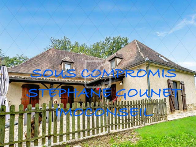 Vaste Quercynoise près de 239m2 avec 6 chambres sur trois ni. 239m² Salviac