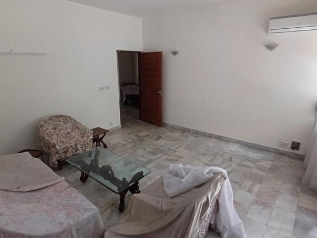 Vasant Vihar 3 Bedroom 250 Sq. Yd. Apartment in Vasant Enclave Delhi Listing ID: #10376