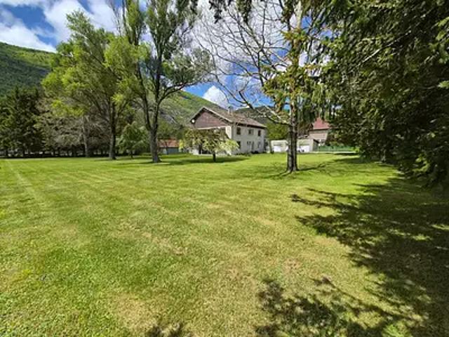Vassieux en Vercors 26420 Achat / Vente maison 9 pièces t9 au dernier étage parking