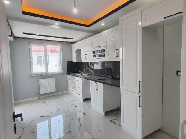 Vatan Mahallesi Yıldız Caddesinde Satılık 3+1 Arakat Daire