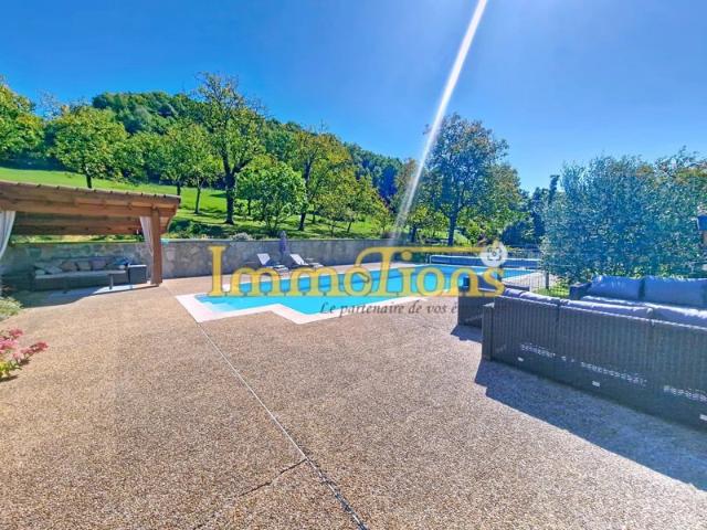 VATILIEU – PROPRIÉTÉ DE CARACTÈRE RÉNOVÉE – 230 m² – 1,5 HA DE PRAIRIE – PISCINE – ÉCURIE