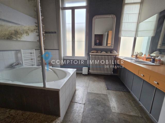 VAUVERT. Appartement proche centre ville 123 m2 4 chambres