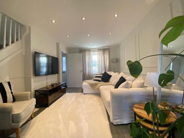 Vauxhall Way, Dunstable, Bedfordshire LU6, 2 bed detached house to rent, £1,400 pcm | PrimeLocation