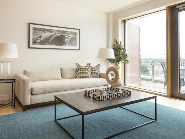 Vauxhall Bridge Road, London SW1V 2 bed apartment to rent £4,500 pcm £1,038 pw