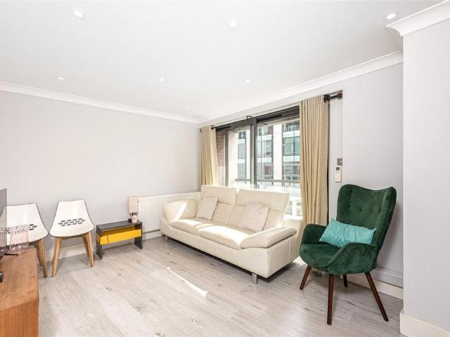 Vauxhall Bridge Road, London, SW1V 2 bed apartment to rent £3,230 pcm £745 pw