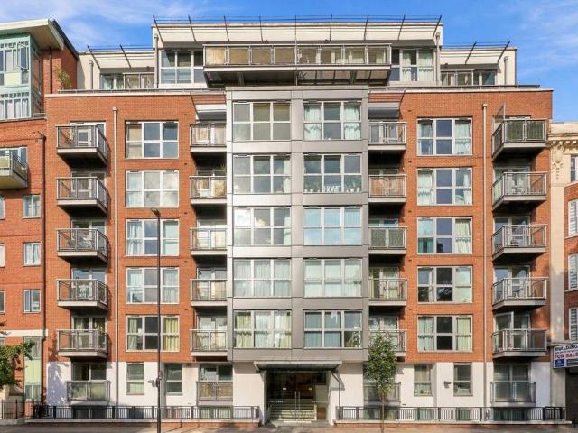 Vauxhall Bridge Road, London SW1V 2 bed flat to rent £3,350 pcm £773 pw