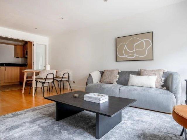 Vauxhall Bridge Road, London, SW1V 2 bed property to rent £4,500 pcm £1,038 pw