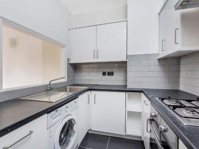 Vauxhall Bridge Road, Pimlico, London SW1V, 2 bed flat to rent, £2,750 pcm | PrimeLocation