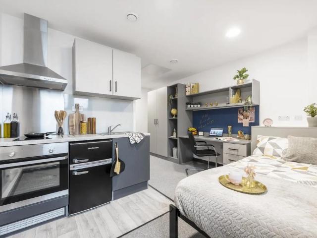 Vauxhall Road 1 bed private hall to rent £1,096 pcm £253 pw