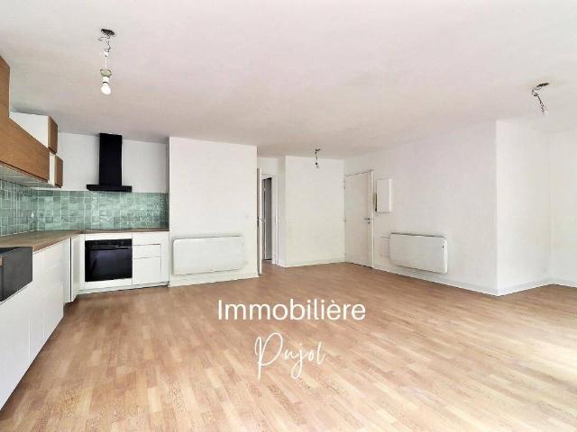 Vauban 13006 T4 traversant avec loggia et garage, coeur villag