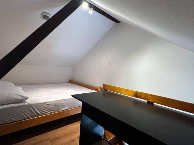 VAUBAN ESQUERMES STUDIO AVEC MEZZANINE RUE D'ESQUERMES