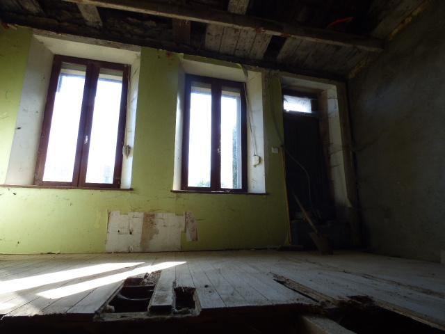 VAUCOULEURS: PETITE MAISON DE VILLE A AMENAGER