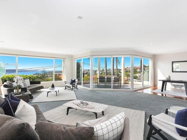 Family Entertainer with Grand Proportions, Light, Space & Expansive Harbour Views, Heated Pool