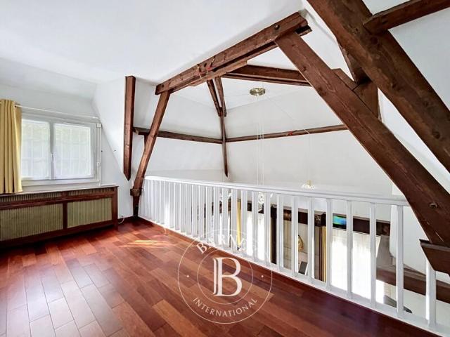 Vaucresson, Maison 4 Chambres 199 m² en location