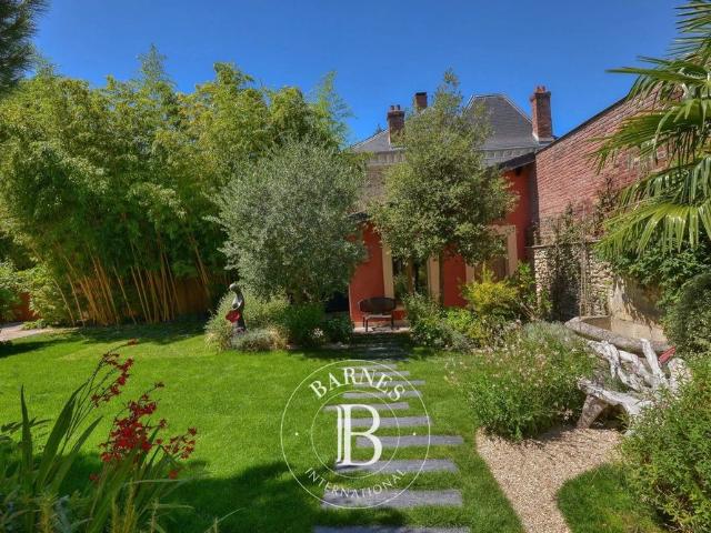 Vaucresson, Maison 5 Chambres 330 m² en location