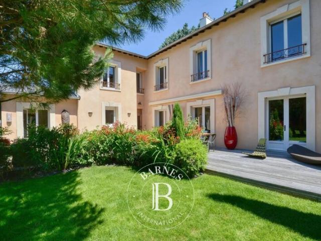 Vaucresson, Maison 5 Chambres 330 m² en location