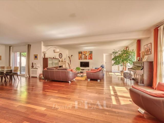Vaucresson Limite Garches Maison moderne. 300m² Vaucresson