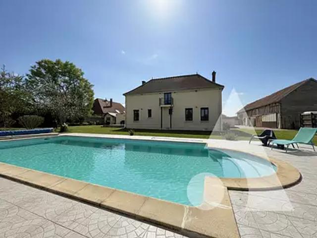 Vaudes 10260 Achat / Vente maison 7 pièces t7 au dernier étage piscine