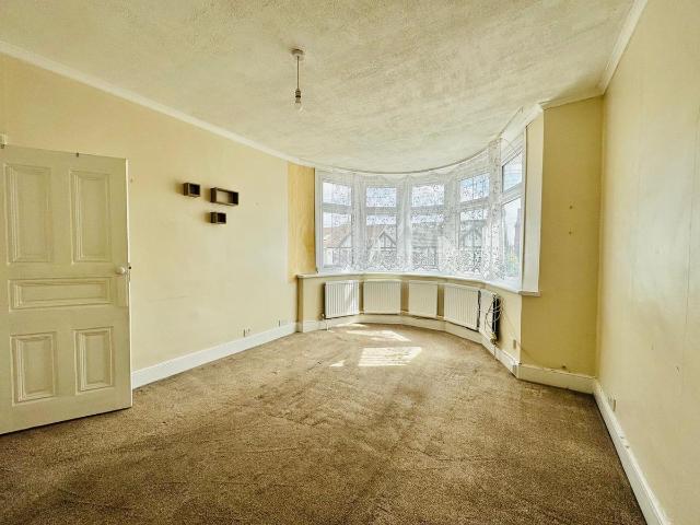 Vaughan Gardens, Ilford IG1, 2 bed flat to rent, £1,750 pcm | PrimeLocation