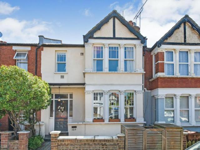 Vaughan Road, Harrow, Middlesex, HA1 4 bed terraced house to rent £3,500 pcm £808 pw