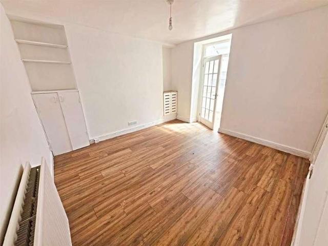 Vaughan Street, Pwllgwaun, Pontypridd, CF37