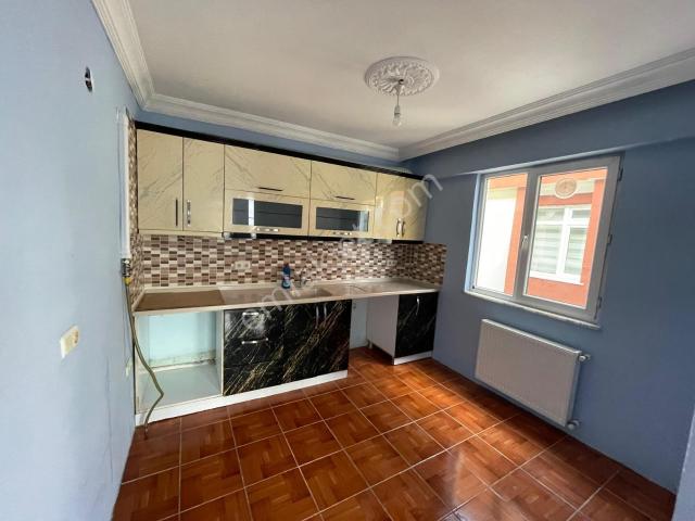 Vavien Emlak'tan Okullar Bölgesinde 2+1 Doğalgazlı Kiralık Daire