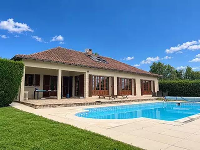 Vayres 87600 Achat / Vente maison 6 pièces t6 piscine terrasse