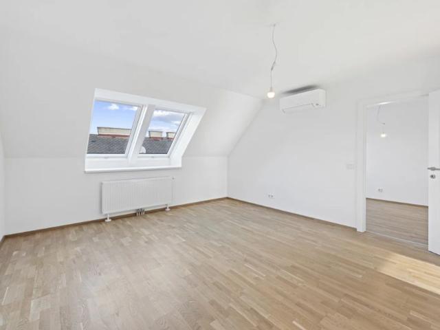 VDG18 Lichtdurchflutete 2 Zimmer DG Wohnung TOP 41