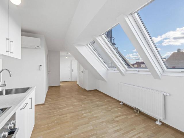 VDG18 Lichtdurchflutete 2 Zimmer DG Wohnung TOP 41