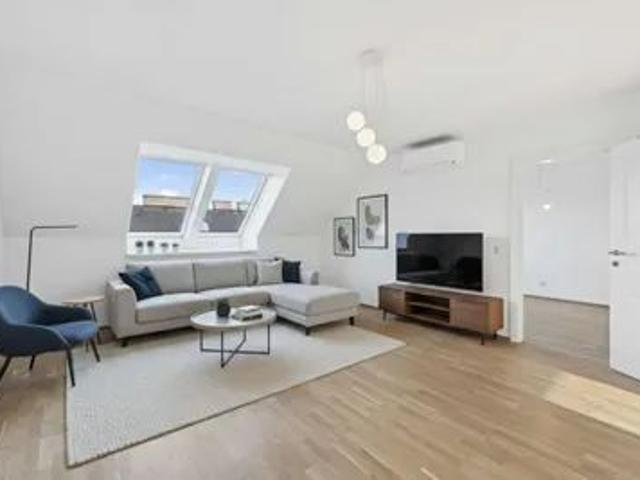 VDG18 Lichtdurchflutete 2 Zimmer DG Wohnung TOP 41