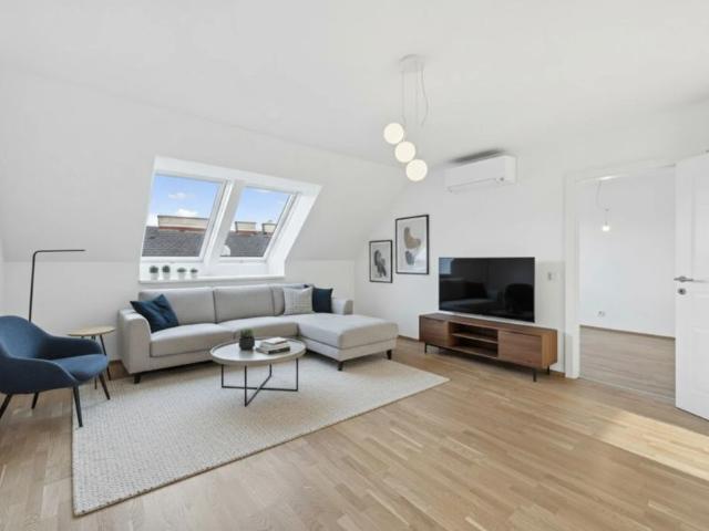 VDG18 Lichtdurchflutete 2 Zimmer DG Wohnung TOP 41