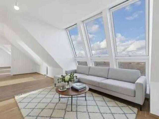 VDG18 Lichtdurchflutete 2,5 Zimmer DG Wohnung mit großer Terrasse TOP 40