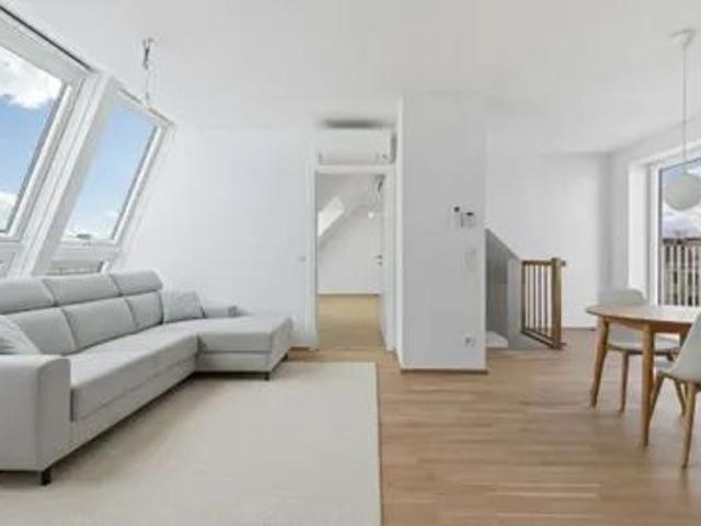 VDG18 Lichtdurchflutete 3 Zimmer DG Wohnung mit Terrasse TOP 36