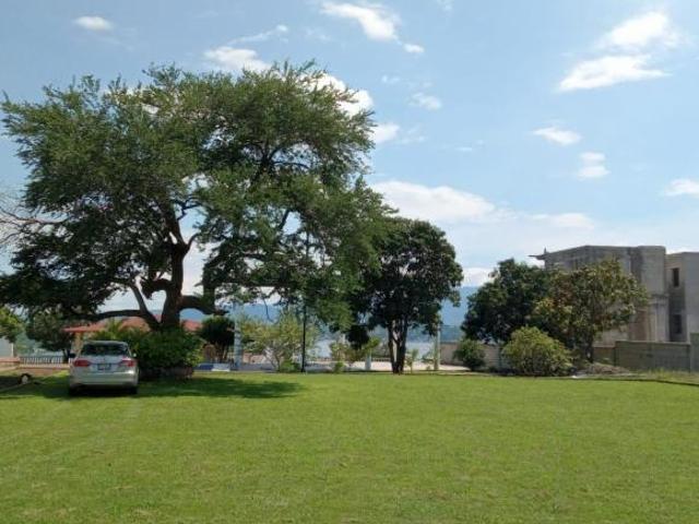 Casa en Venta 4070 m2, Alberca grande 5 Bungalows en Tequesquitengo