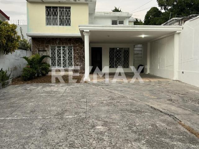 Venta 2 Casas Col. Garcia Ginerés una sobre Av. Cupules otra calle trasera