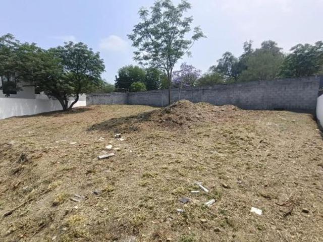 VENTA Terreno PLANO de 483 m2 en FRACC. EL REFUGIO Carretera Nacional MONTERREY con Permiso de const